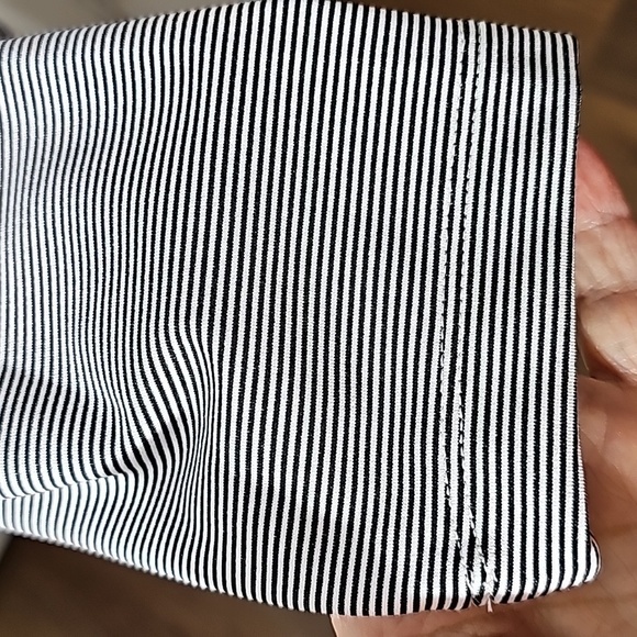 Peter millar jersey knit‎ fabric pinstripes. Henley style shirt. Size lar… - Picture 4 of 10